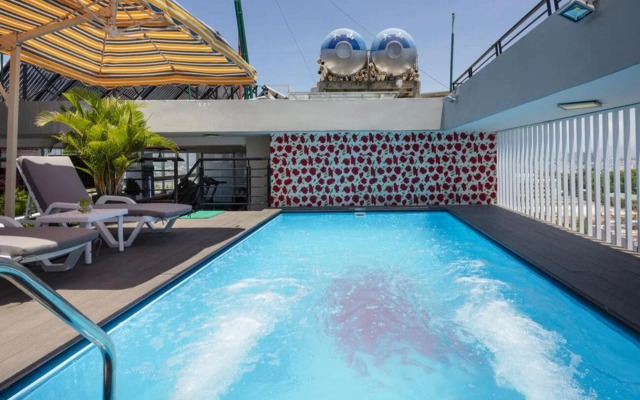 Maple Leaf Hotel & Apartment