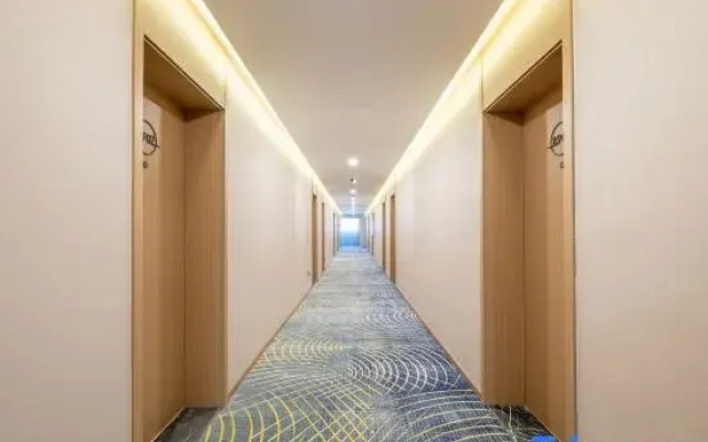 Starway Hotel (Qinhuangdao Railway Station Wanda Plaza)