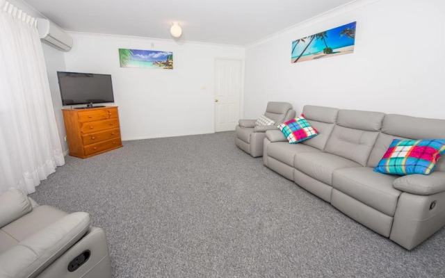 Ajax Avenue 2/35 - Nelson Bay