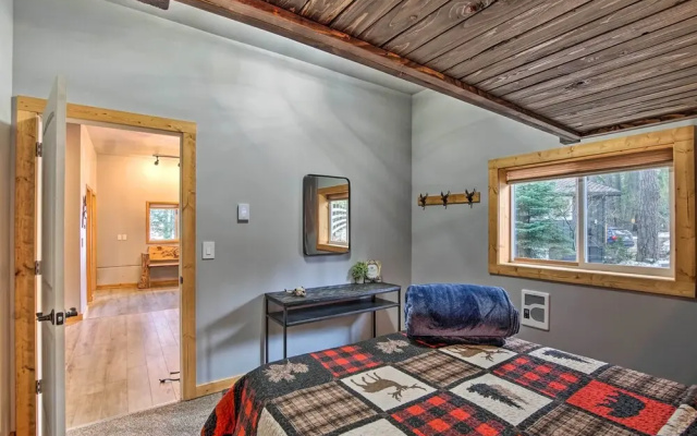 Modern Cabin - 2 Mi to Speelyi Beach!