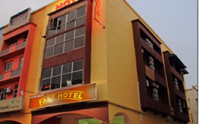 Отель OYO 271 Fast Hotel Setapak Малайзия, Куала-Лумпур - отзывы, цены и фото номеров - забронировать отель OYO 271 Fast Hotel Setapak онлайн вид на фасад