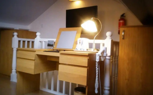 London Hythe Close Rooms to Let