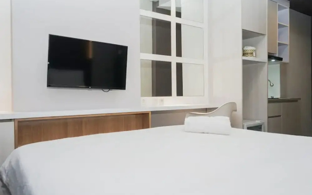 Clean and Tidy Studio Room at Tree Park Apartment