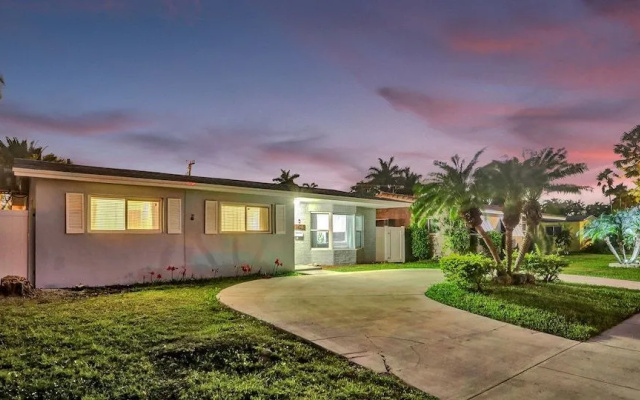 Modern 5BR with Private Heated Pool