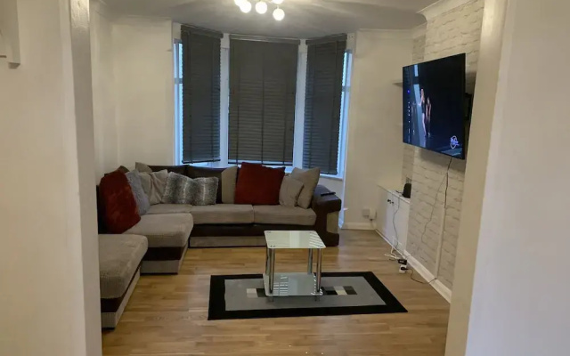 House - Sleeps7 - Garden - Parking - Station Close