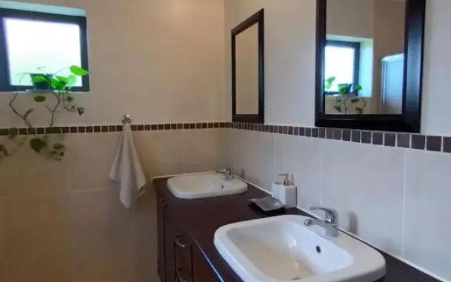En-Suite, Private Room, Free Wifi in Plett