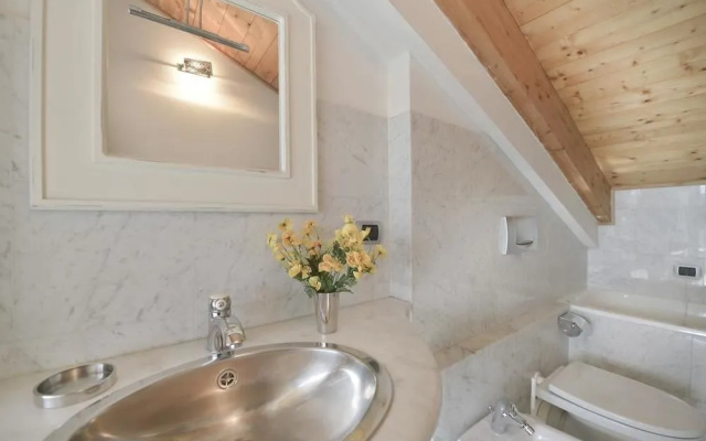 Irnerio White Apartment