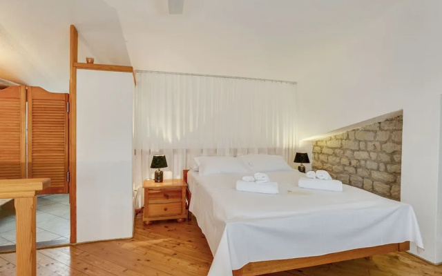 Spacious Holiday Home in Seget Vranjica With Garden