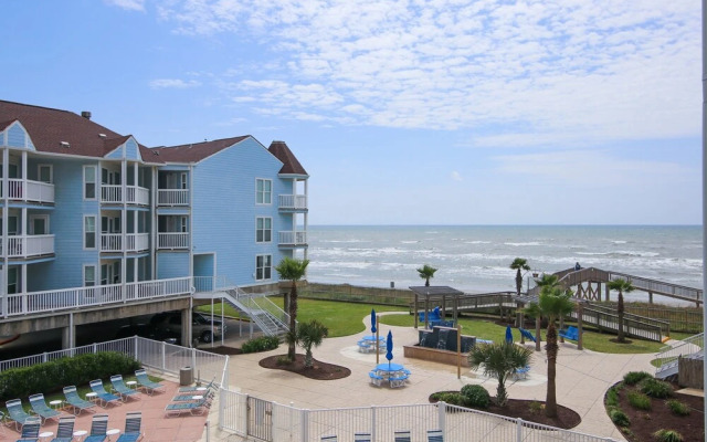 Seascape 1215 Studio Bedroom Condo by RedAwning