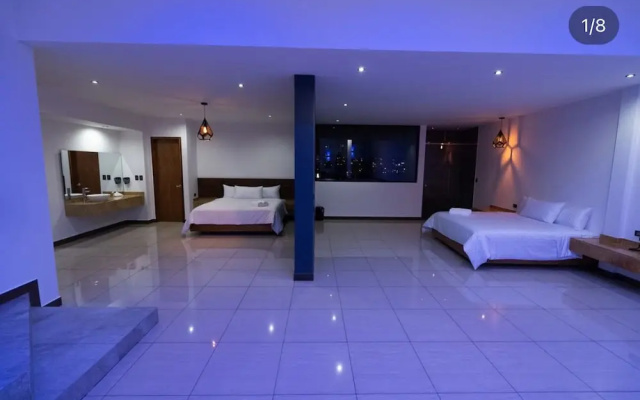 Hotel Hell Blue