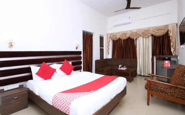 OYO 15887 Hotel Kanak