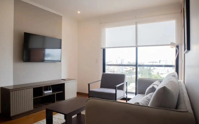 w Inviting 2BR w Balcony in Miraflores