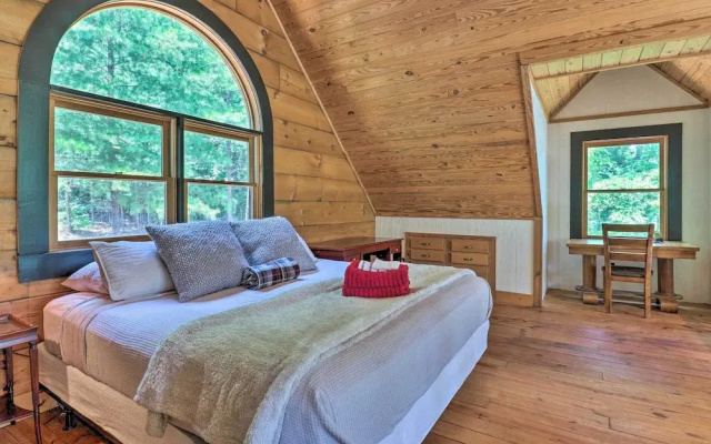 Deck + Game Room: Lakefront Landrum Cabin!