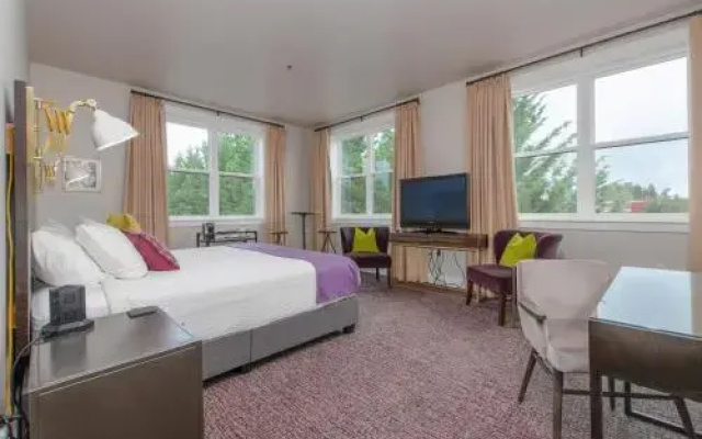 The Dundee - A Trace Hotel