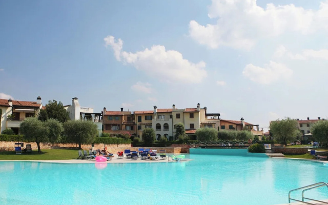 Nice Ground Floor Apartment Located near Peschiera