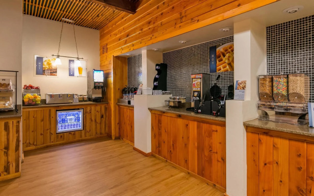 Sturgis Lodge & Suites, Travelodge by Wyndham