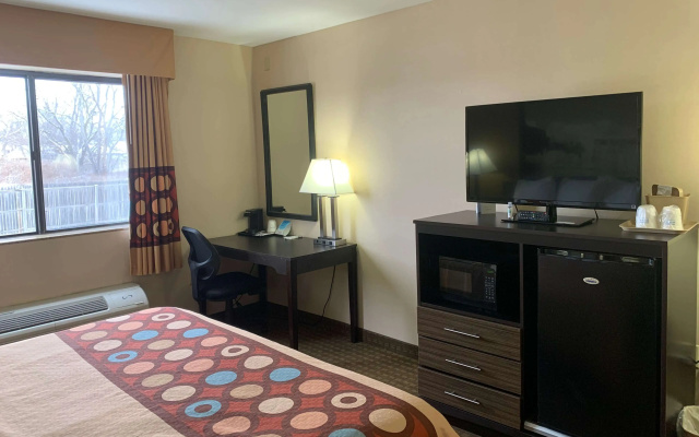 Super 8 by Wyndham Liverpool/Clay/Syracuse Area