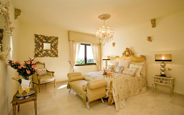 19567 - Unique Luxurious And Palacial Villa