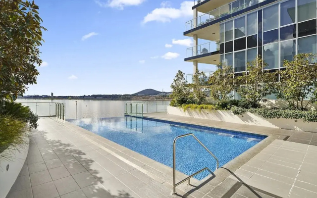 Stylish 1-bed Retreat Steps From Foreshore