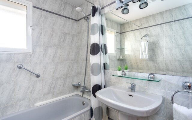 Апартаменты Excellent Apartment with Pool and View Ref 138 Фуэнхирола ванная