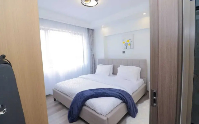 Lux Suites City Oasis Apartments