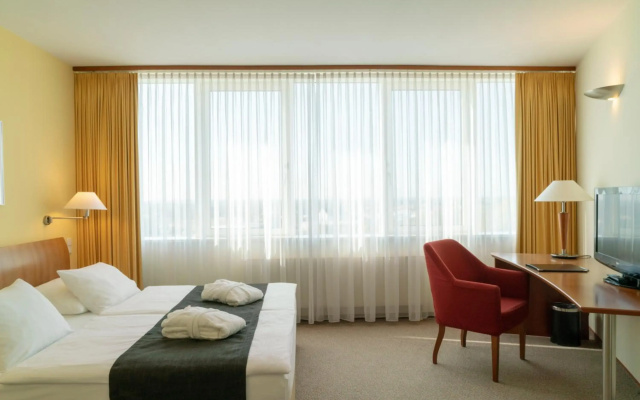 Globana Airport Hotel