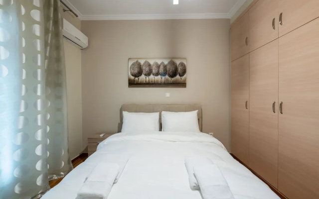 2br renovated flat close to metro