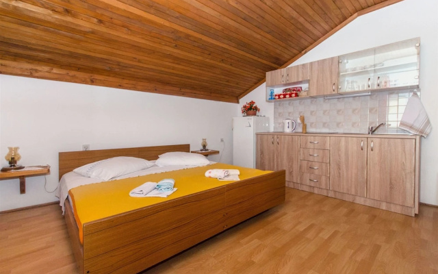 Apartments and Rooms Stjepan