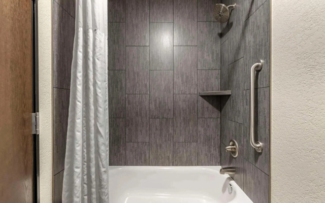 Comfort Inn & Suites Tualatin - Lake Oswego South