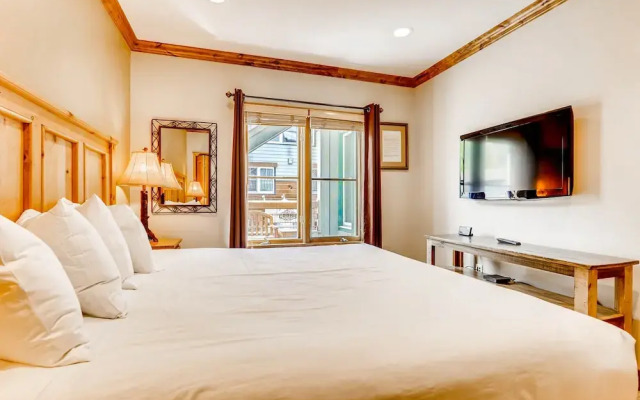 Updated 1br Premier  At Black Bear Lodge- Kids Ski Free 1 Bedroom Condo by RedAwning