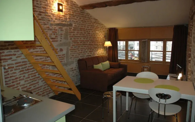 Hotel De La Tour