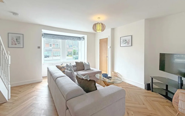 The Green - Stylish Home Sleeps 6 With Parking