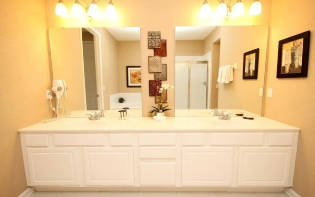 Lake View Delight 3 Bedroom Condo