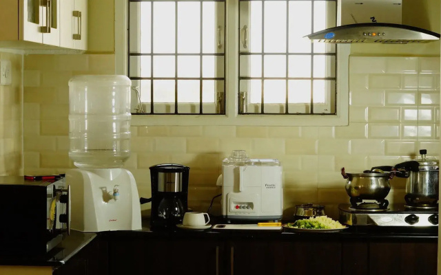 Eben Service Apartment