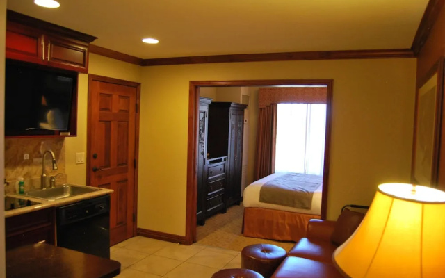 White Pines Studio at Westgate - Daybreak