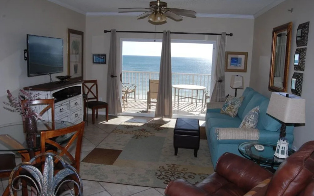 Tropic Isles 703 by RedAwning