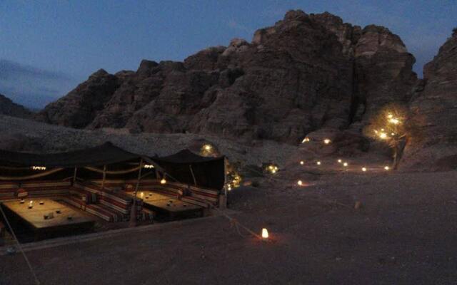 Отель The Rock Camp Иордания, Петра - отзывы, цены и фото номеров - забронировать отель The Rock Camp онлайн вид на фасад