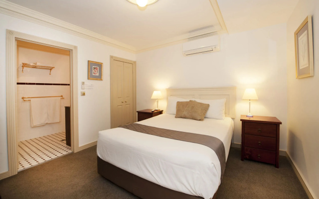 Cobb & Co Court Boutique Hotel