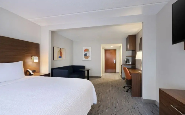 Holiday Inn Express Suites Augusta West -Ft Gordon