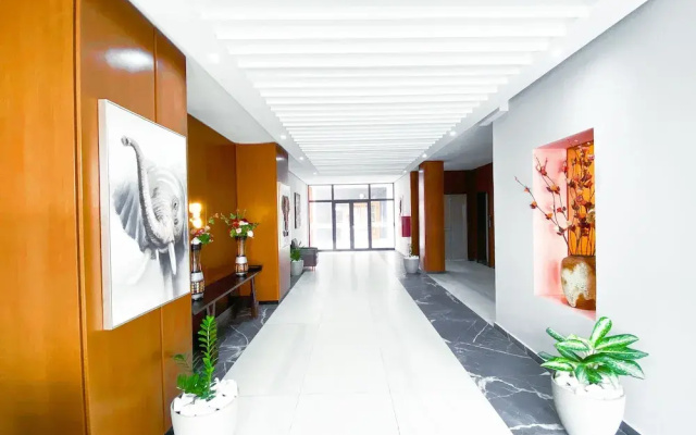 Manou Hotel
