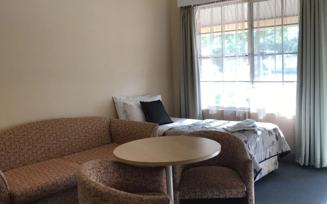 Country Gardens Motor Inn