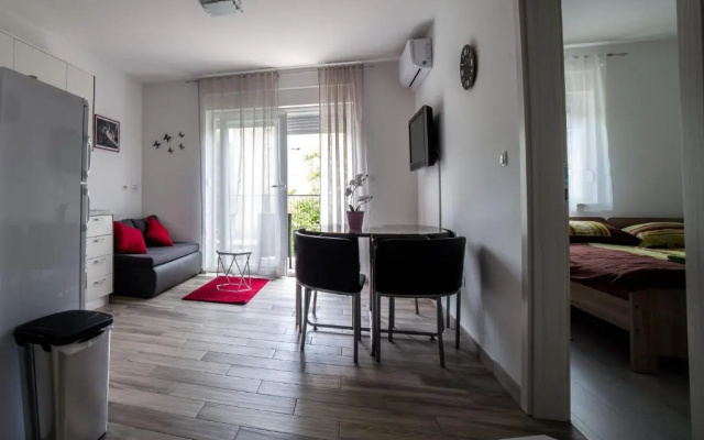 Studio Apartman Nina