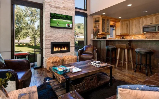 3 Kings Mountain Vista 2 Bedroom Home by RedAwning
