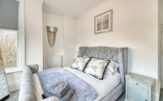 Three Bed Apartment by Guestz