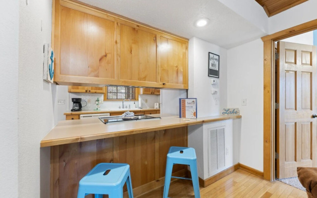 Paradise Lodge 2 Bedroom Home by RedAwning