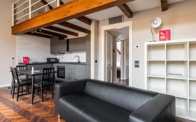 Wooden Design Apartment by Wonderful Italy