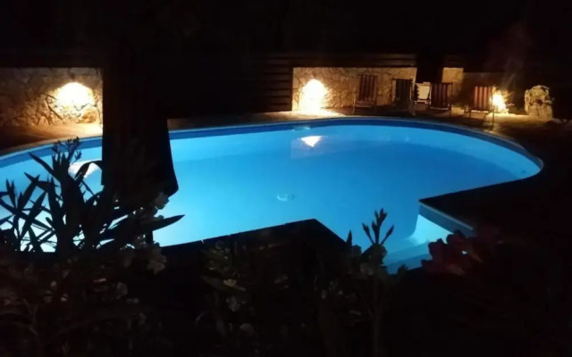 Sunny Pool Apartments - One Bedroom Apartment
