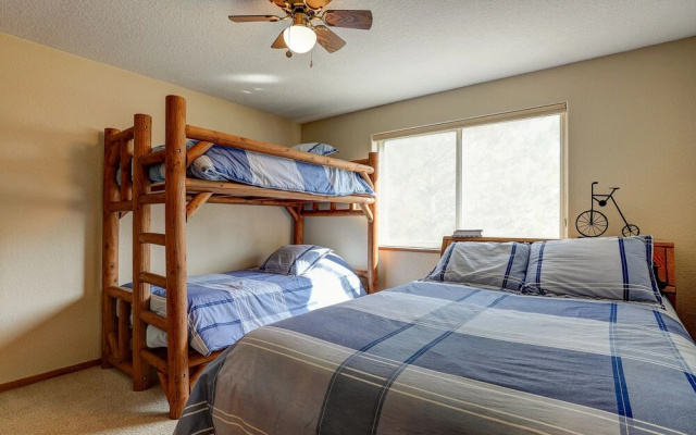 Larkspur Trail 3 Bedroom Home by RedAwning