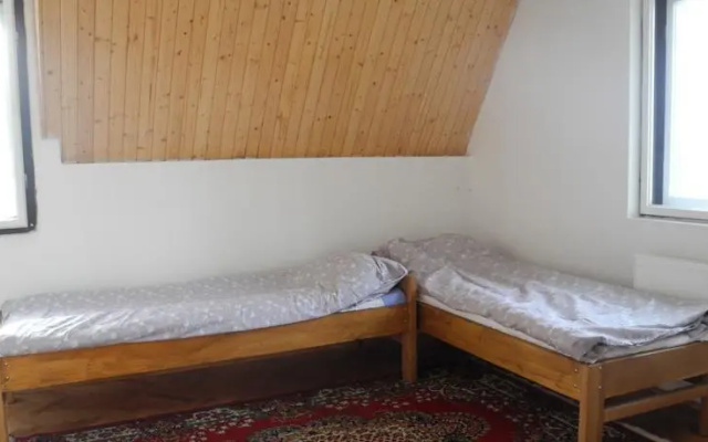 Casa cu Sindrila / Zsindelyes Vendégház