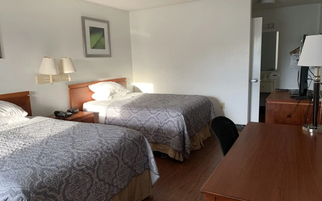 Travelodge and Suites Macclenny